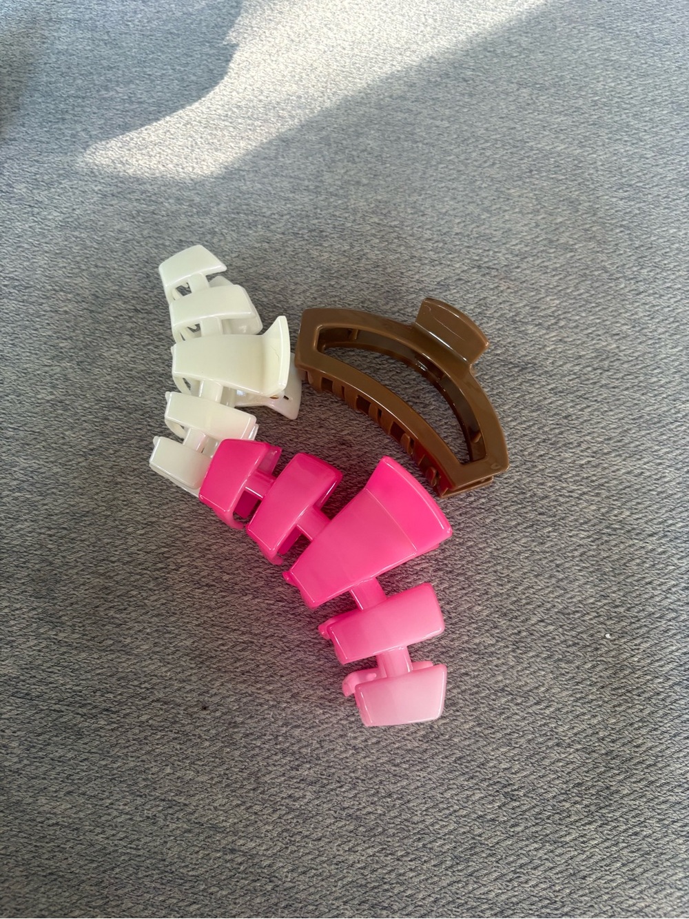 Teletie Trio Pack Hair Claw Clips โ Pink, White & Brown
